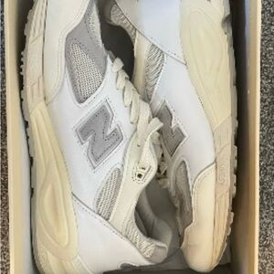 New Balance teddy santis 990v2 in Sea Salt